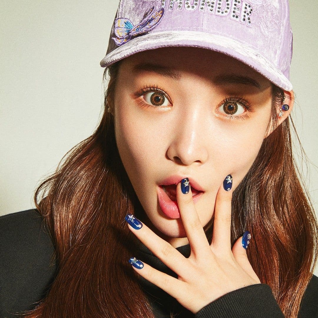 korea-manicure CHUNG HA.jpg