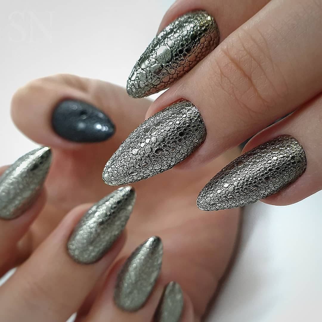 серый пенный маникюр