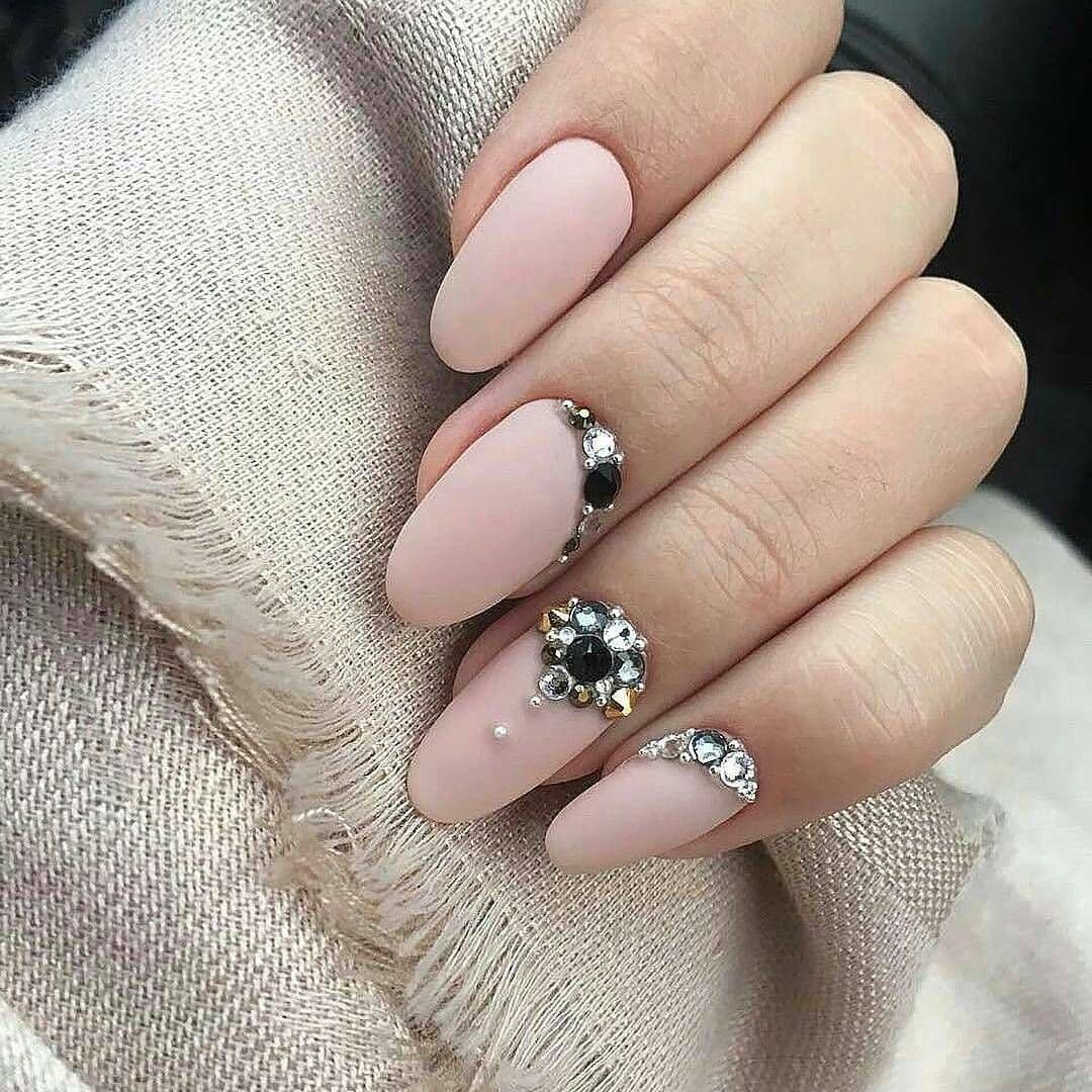 rhinestones-manicure1.jpg