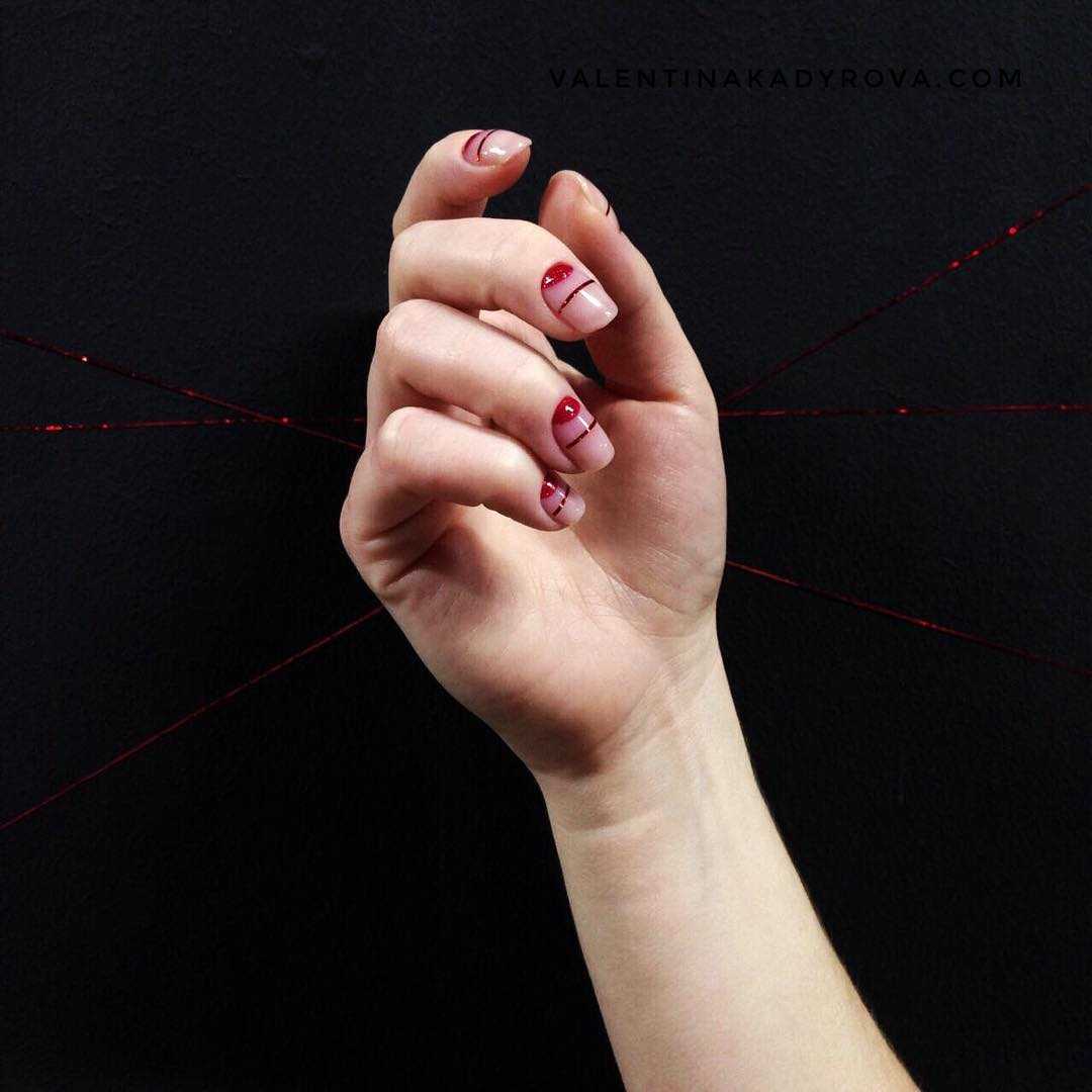 Полоски на ногтях гель-лаком при помощи клеевых лент: «Французские обои». Полоски на ногтях: дизайн ногтей, пошаговая инструкция выполнения, выбор цвета, использование полосок, идеи и примеры