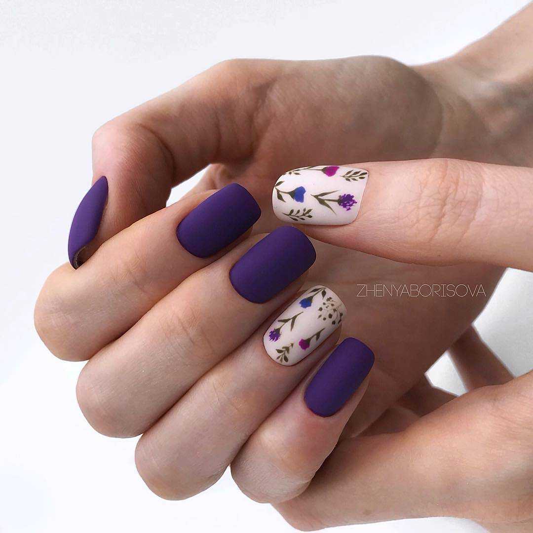 фиолетовые ногти с белым