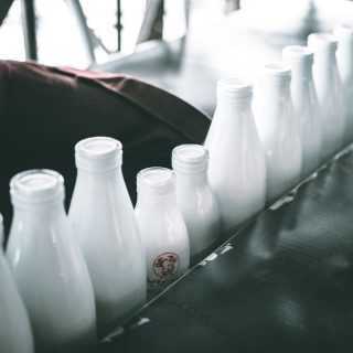 Бутылочки с молоком