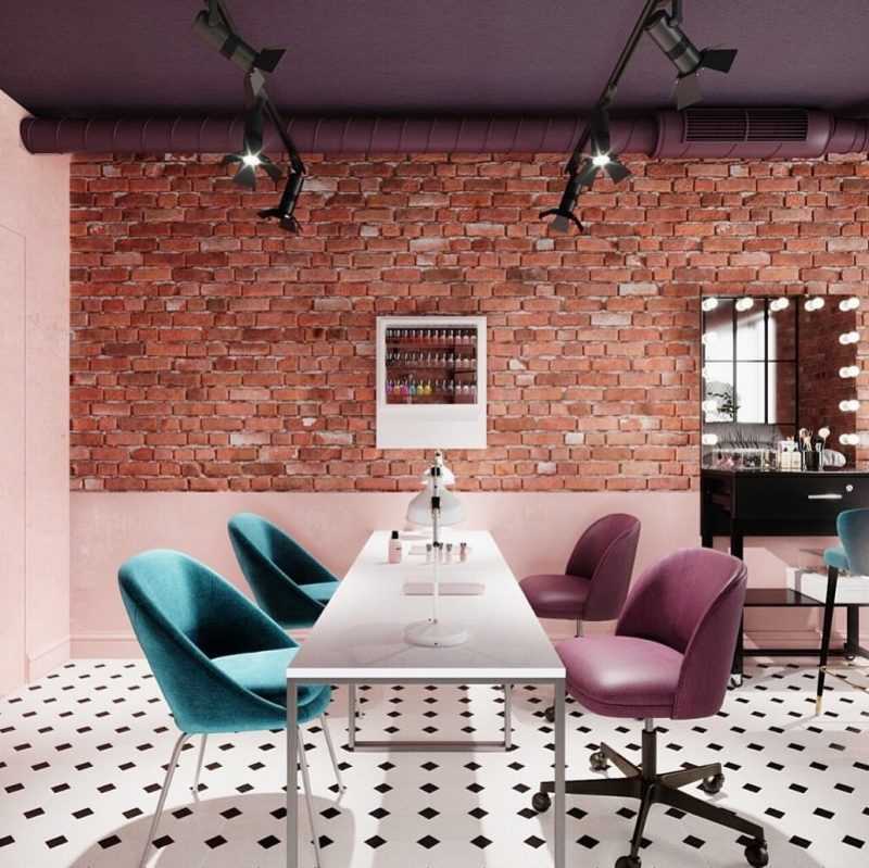 концепция салона. разноцветные кресла и черно-белый пол